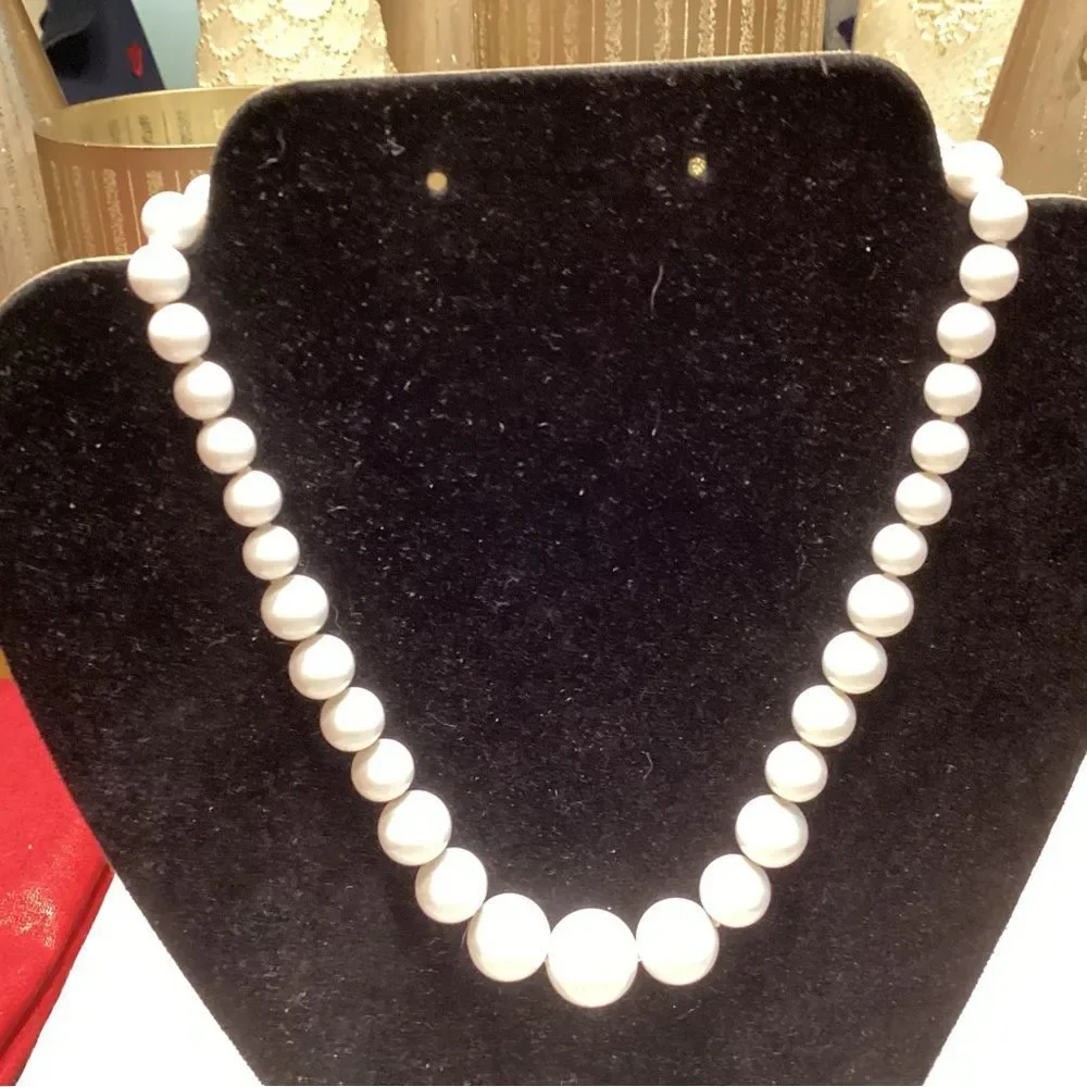 Classic White Graduated Bead Necklace
